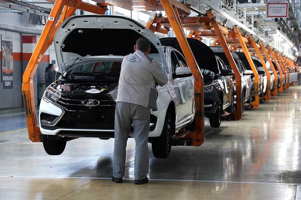 Тольятти. На линии сборки Lada Vesta на автомобильном заводе "Автоваз". Фото: Егор Алеев/ТАСС