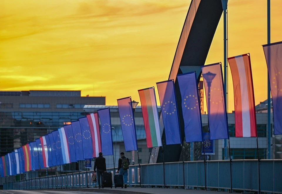 Политолог Оленченко: ЕК могут распустить из-за коррупционного скандала