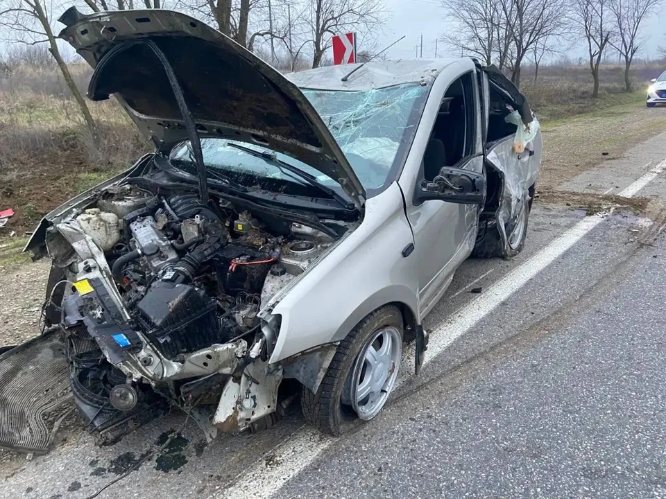 В Буденновском округе в результате съезда с дороги пострадали два человека. Фото: Госавтоинспекция Ставрополья