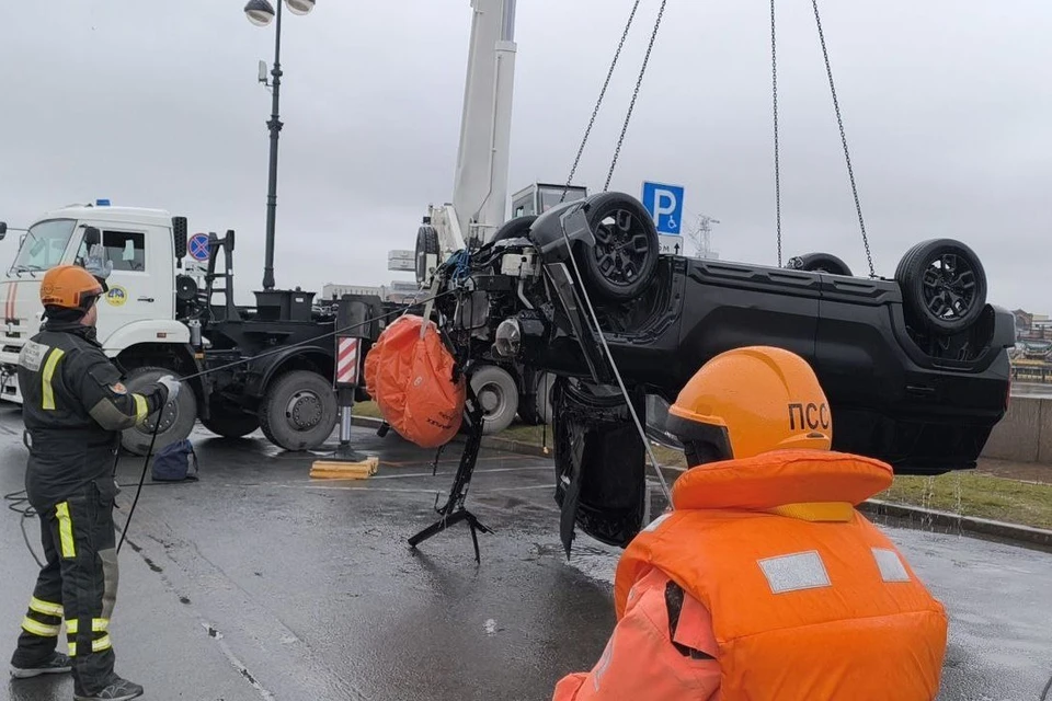 Водителя спасти не удалось. Фото: МЧС Санкт-Петербурга