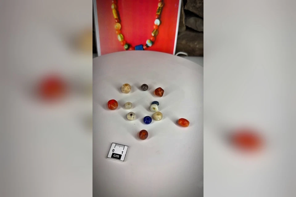Бусины сделаны из разных материалов. Фото: стоп-кадр видео