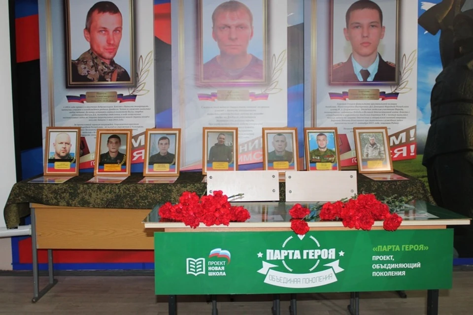 В Горловке открыли «Парту Героя» в память о двух защитниках ДНР. Фото: ТГ/Приходько