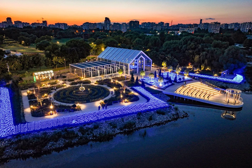 Каждый вечер столицу украшают миллионы огней. Фото: mos.ru.