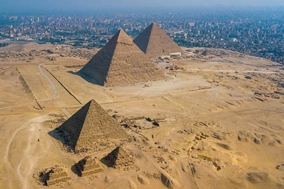 Mirror: ученые подтвердили существование мегаструктур под пирамидами в Египте