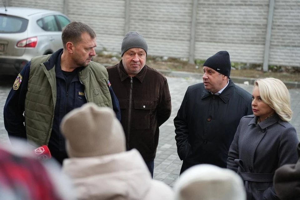 Глава региона встретился с дольщиками мелитопольского долгостроя. Фото: тг-канал Евгения Балицкого