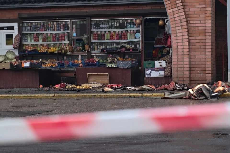 Посмотрели, что происходит на сгоревшем рынке на Дыбенко.