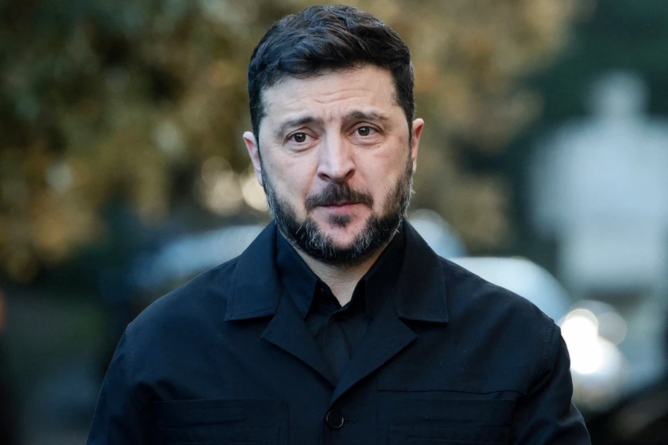 Зеленский сейчас предпринимает судорожные сверхусилия, чтобы вытащить максимум невозможного