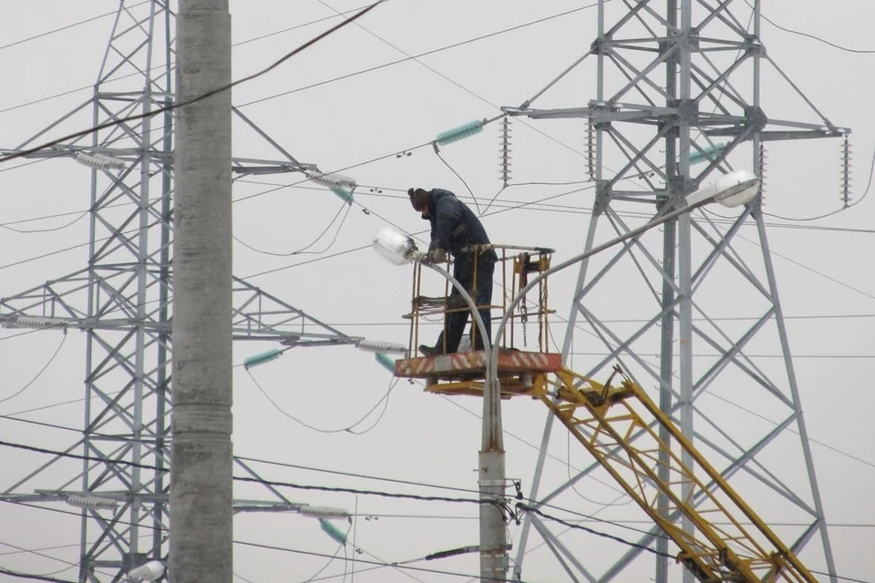 Из-зха сильного ветра многие ЛЭП оказались повреждены.