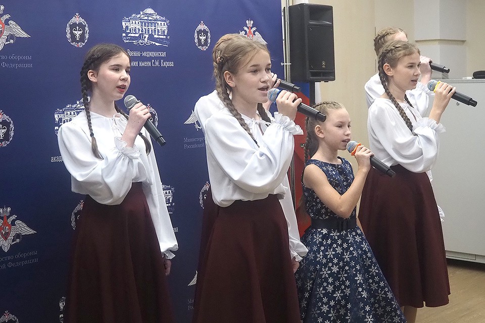 Воспитанницы Пансиона Минобороны России выступили в перед ранеными военнослужащими