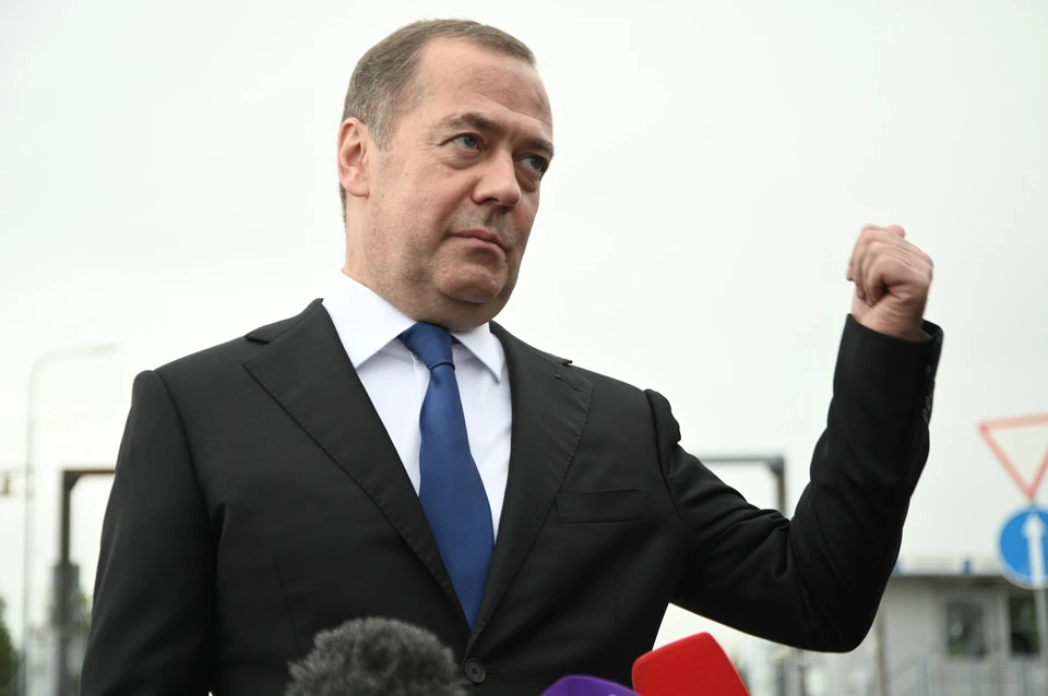 Медведев: обвинения в «нелегитимности» Мадуро не выдерживают критики, а Зеленскому не стоит расслабляться