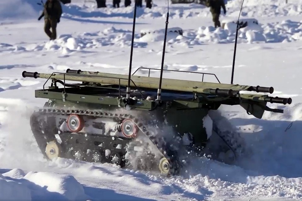 Российские воины учатся управлять штурмовиками из будущего