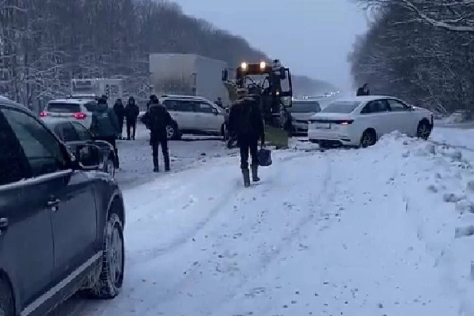 На трассе образовалась крупная пробка. Фото: ТГ-канал «ЧП и ДТП Рязань».