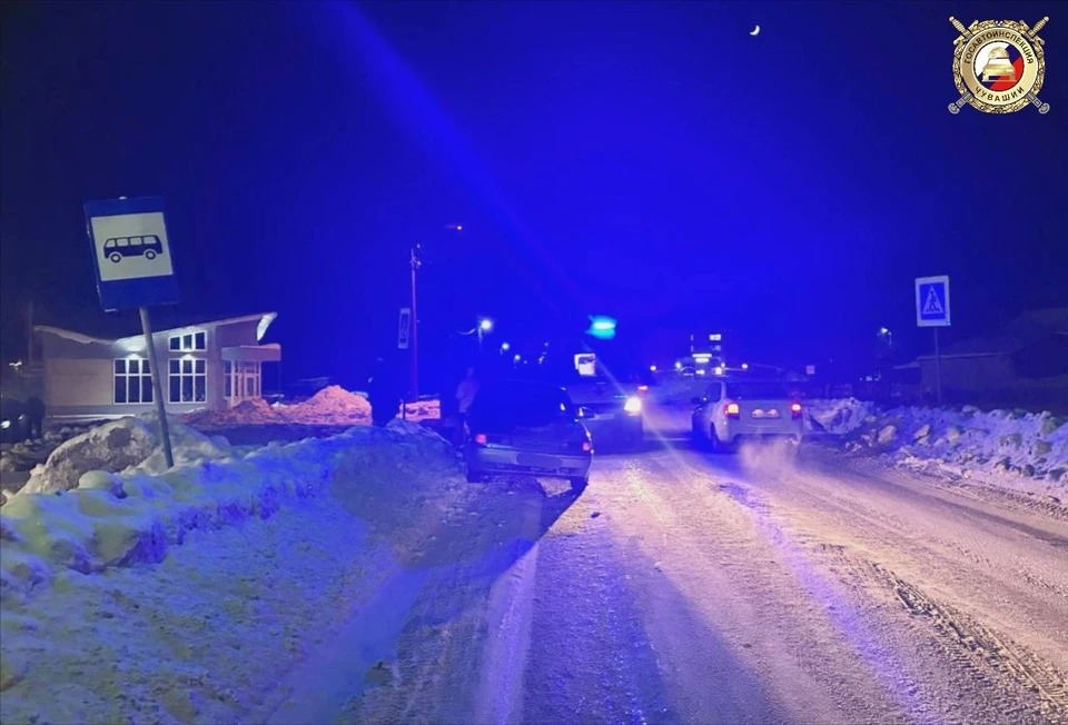 Пострадавшую доставили в больницу на машине скорой помощи. Фото: ГИБДД Чувашии
