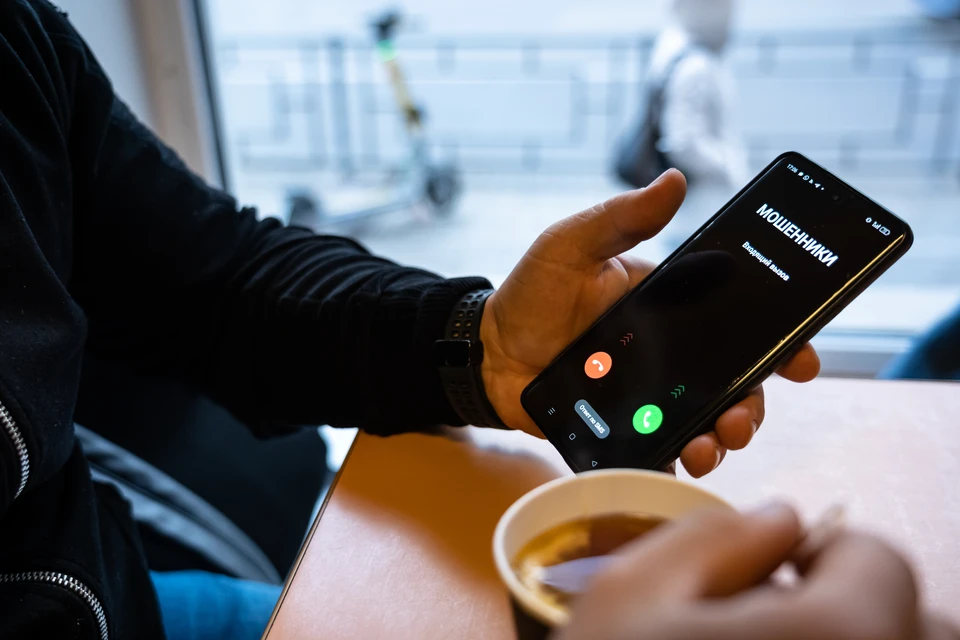 Мошенники убедили доверчивого парня в том, что на его имя оформлен кредит.