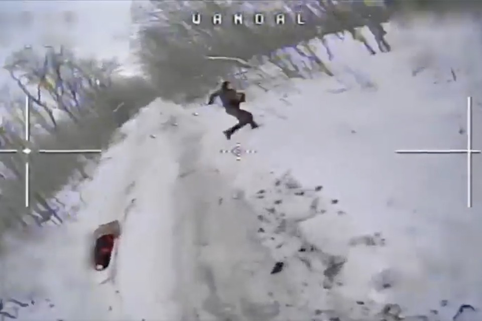 Операторы российских дронов бьют как разрозненные группы, так и одиночных украинских боевиков