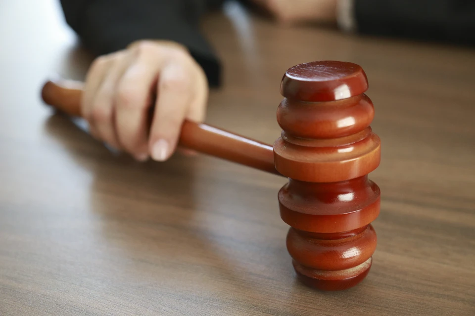 За взяточничество бывшему полицейскому назначили штраф и 3,5 года лишения свободы условно.