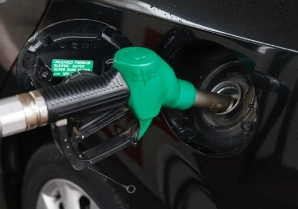 Подорожало и дизельное топливо — с 73,37 до 73,39 рубля за литр.