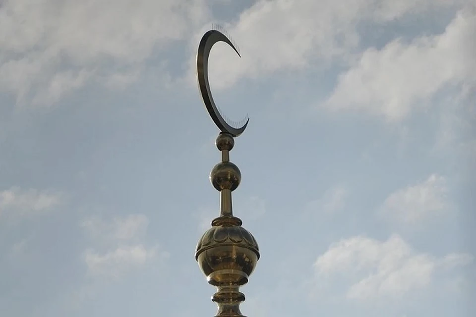 О порядке проведения праздничного намаза в мечетях будет объявлене дополнительно.