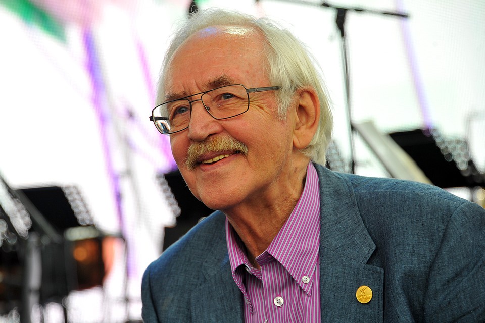 Однозначно хорошо рисует народный артист Василий Ливанов