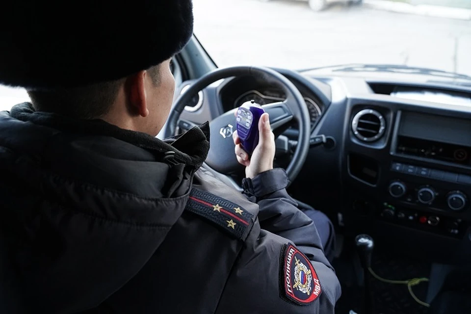 В Кузбассе водителю назначили штраф за маневр перед железнодорожным переездом