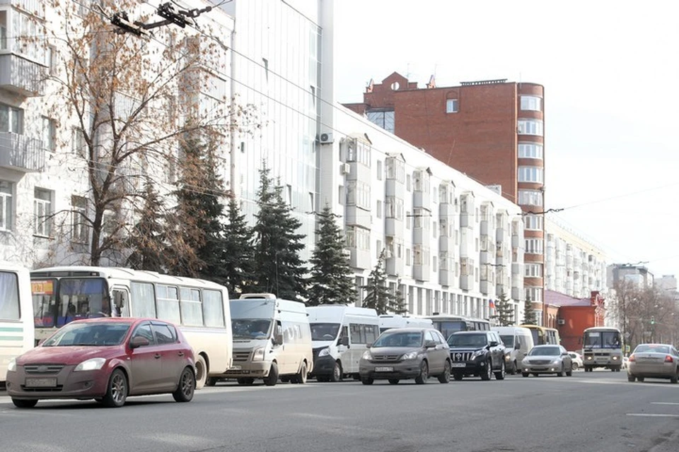 В маршрутке ребенка до семи лет бесплатно везти нельзя, а вот в автобусе, трамвае, троллейбусе, метро - можно. Фото носит иллюстративный характер.