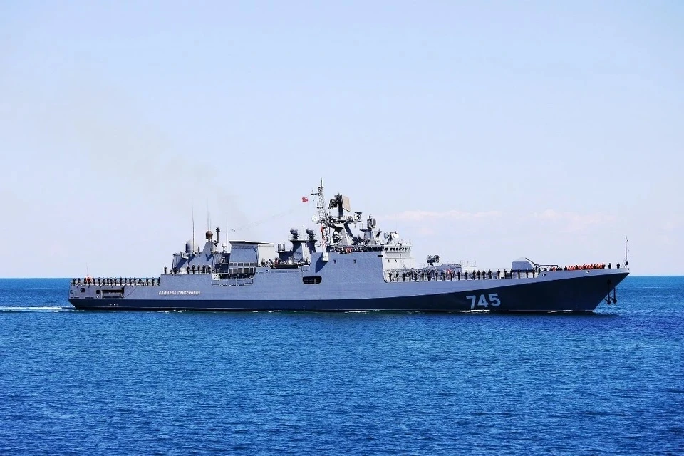 «Звезда»: фрегат «Адмирал Григорович» заставил ВМФ Британии курить в сторонке Фото: kchf.ru