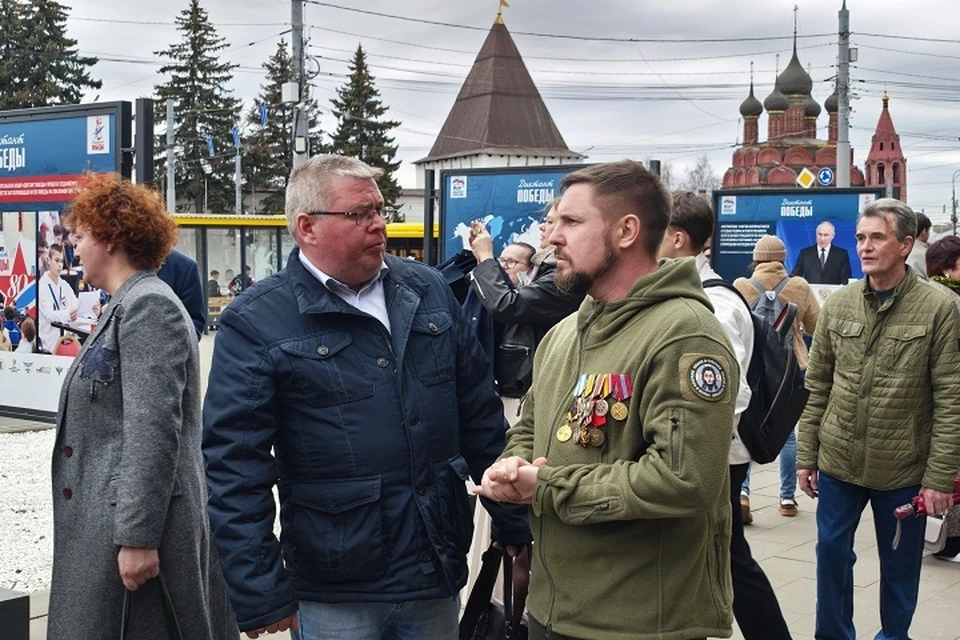 На Богоявленской площади в Ярославле открылась фотовыставка, посвященная "Диктанту Победы".