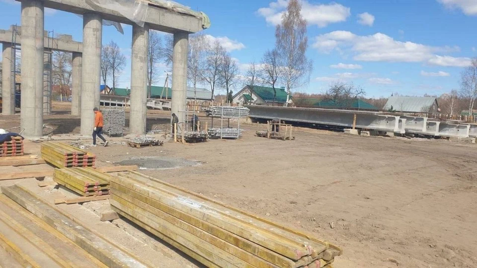 Дорогу обещают в этом году.