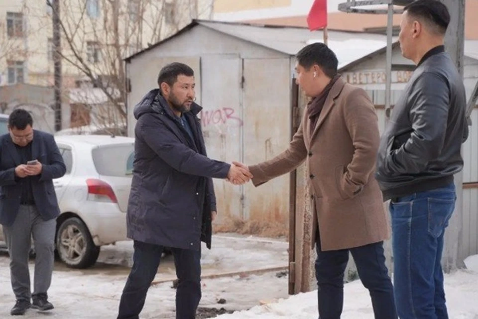 Евгений Григорьев проверил стройку школы № 1 и подготовку к паводку в Якутске. Фото: администрация Якутска