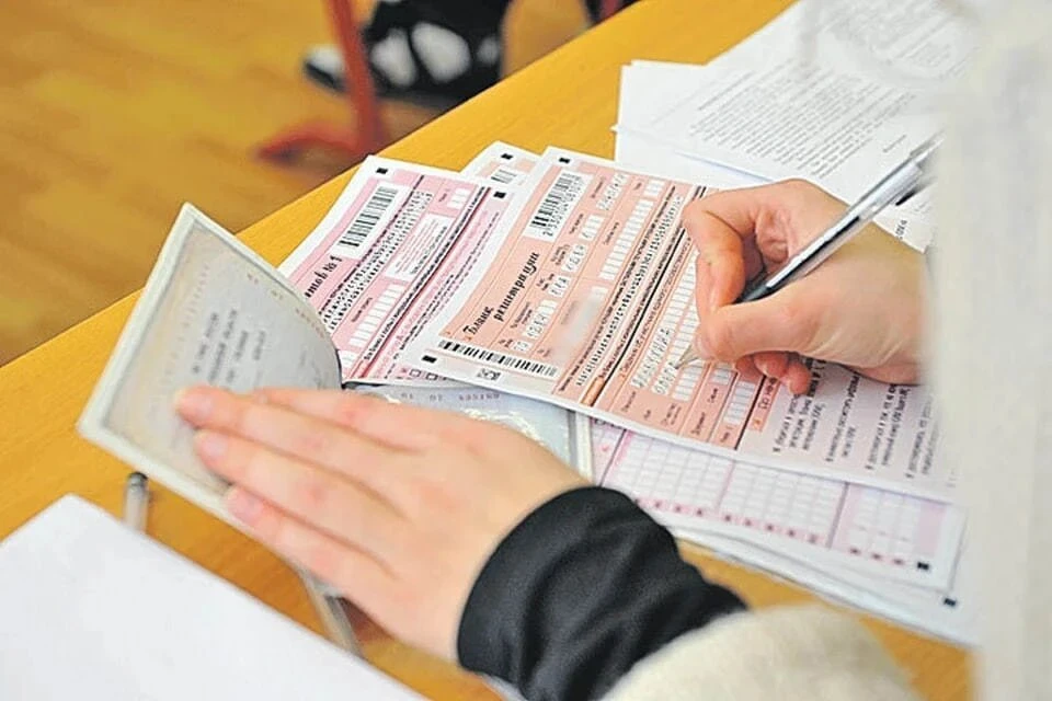Депутат Смолин: некоторые выпускники могут поступить в вуз без ЕГЭ в этом году