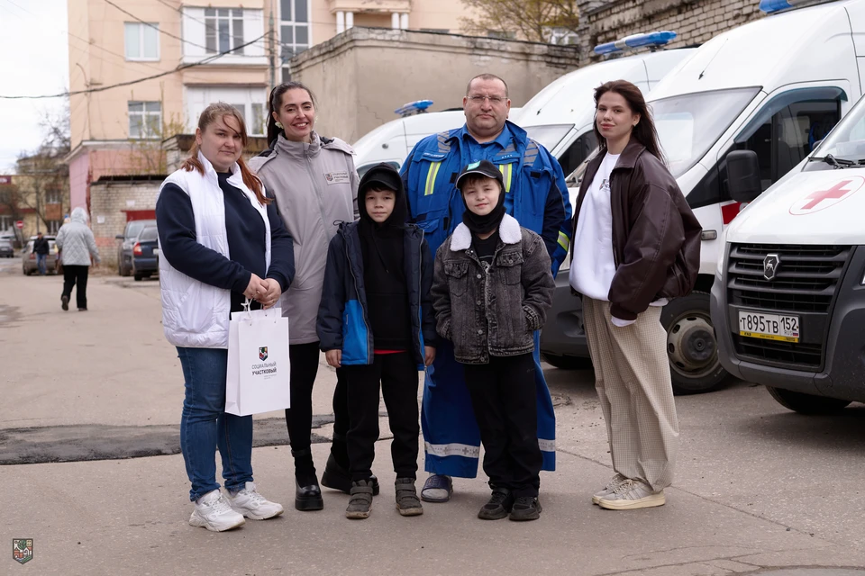 Соцучастковые объединили нижегородцев, чтобы сказать спасибо сотрудникам скорой помощи.