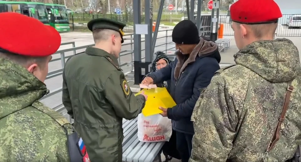 Рейд по воинскому учету натурализованных граждан РФ прошел на вокзале в Рязани. Кадр видео ВСО СК России по Рязанскому гарнизону.