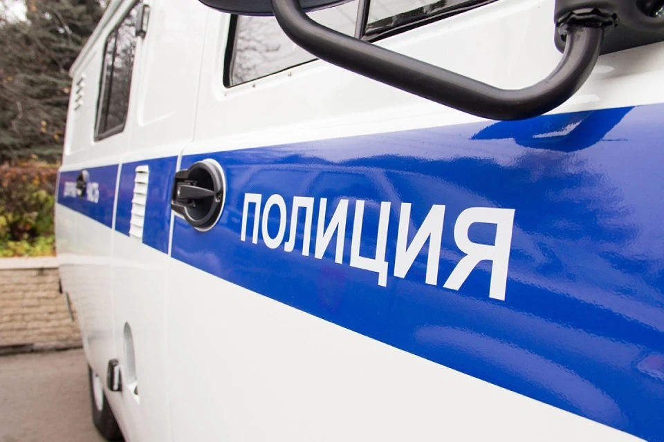 Полиция ищет мошенницу.