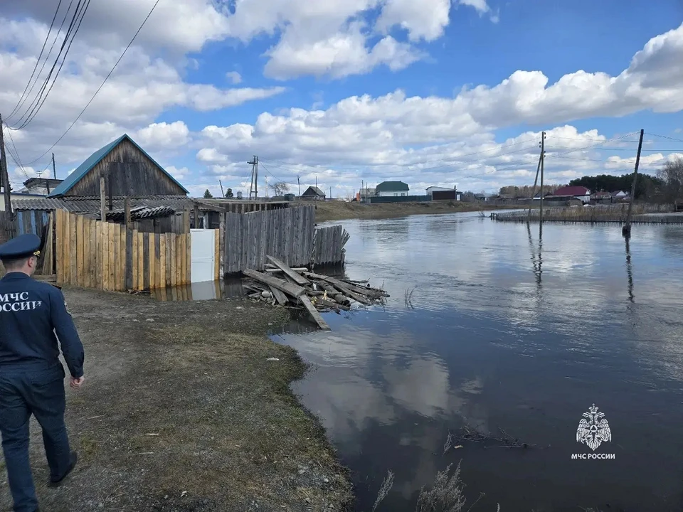 Из-за поводков в крае подтоплены дома, дачи и дороги. Фото: краевое МЧС