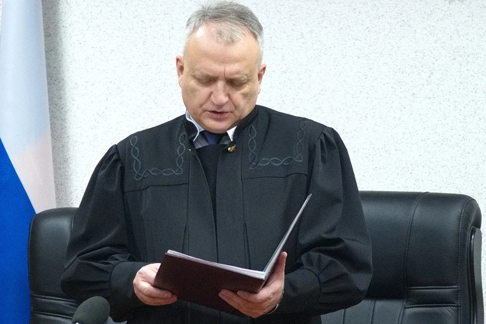 Вынесен приговор водителю фуры, который смял легковушку с тремя детьми внутри.
