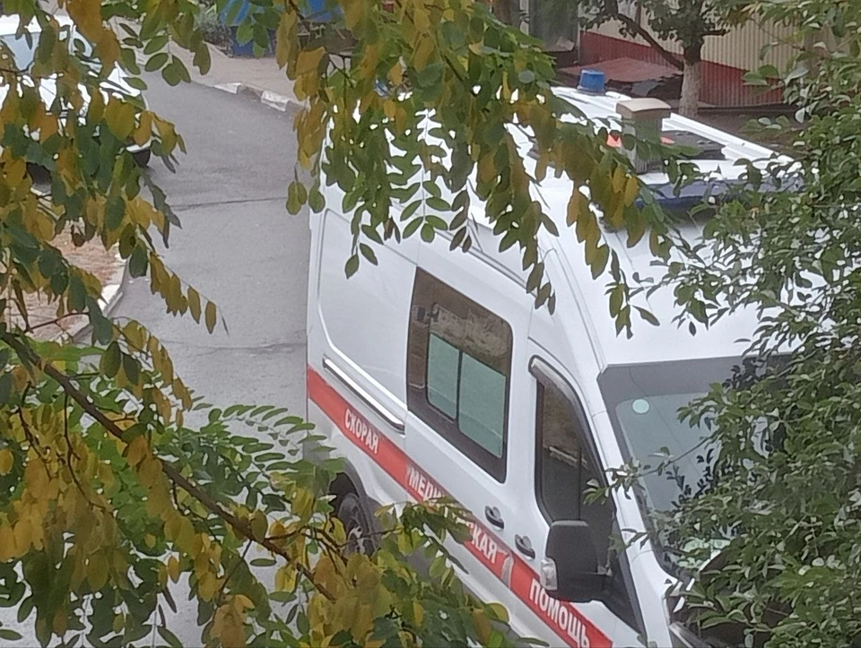 Бригада скорой помощи доставила пострадавшего в больницу Белгорода