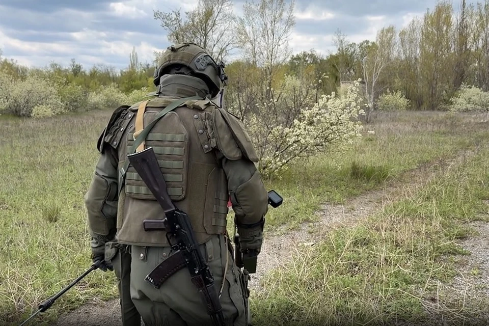 Российские саперы очищают освобожденные территории ДНР от взрывоопасных предметов