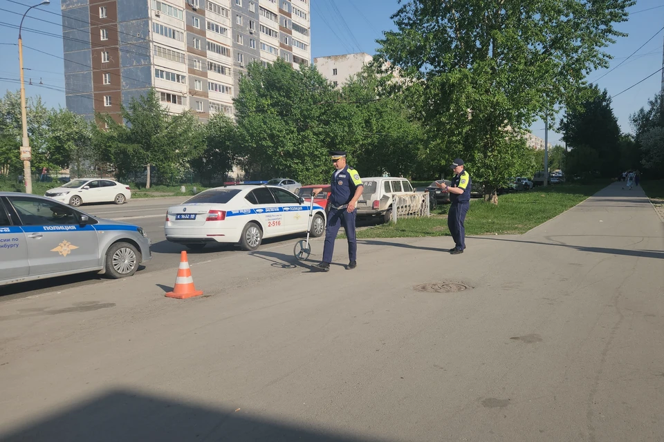 Сотрудники Госавтоинспекции провели замеры на месте ДТП. Фото: Госавтоинспекция Екатеринбурга