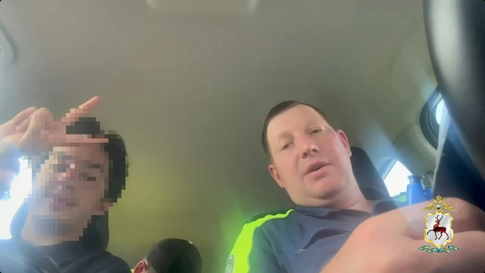 Сына миллиардера, устроившего ДТП в Нижнем Новгороде, вывели пьяным из ресторана.