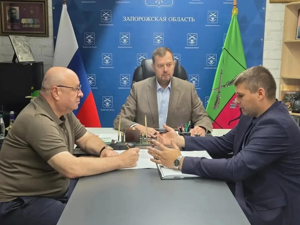 Глава Запорожской области Евгений Балицкий провёл рабочее совещание с заместителем Игорем Сунцовым и министром транспорта региона Николаем Лукашенко.