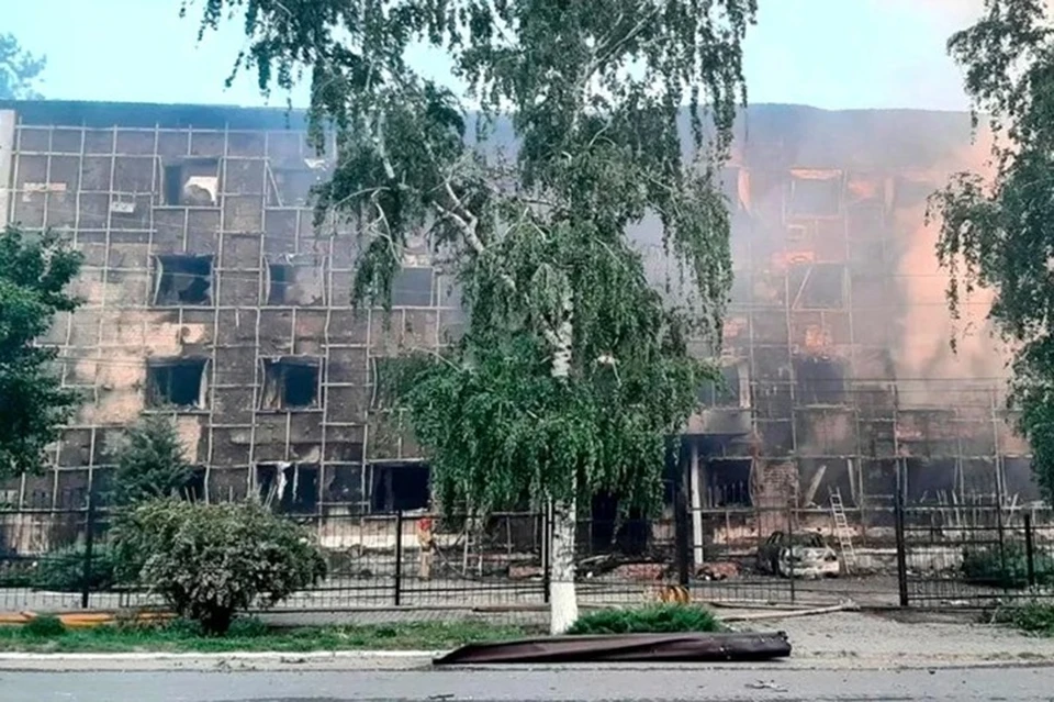 Спустя сутки после удара ВСУ по Старобельскому профессиональному колледжу ситуация в городе остается тяжелой. Фото: MAX канал главы ЛНР Леонида Пасечника