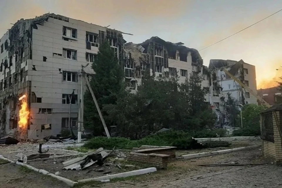 Три студентки погибли на лестничном марше в Старобельске, пытаясь покинуть рушащееся здание. Фото: АГ ЛНР