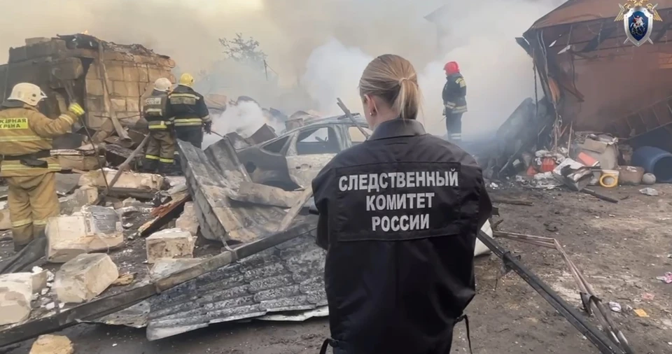 Следователи и криминалисты проводят осмотр места происшествия. Скриншот видео СУ СКР по Липецкой области.