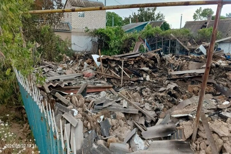 Дом в Каховке разрушен сбросом бомбы. Фото: тг-канал Павла Филипчука