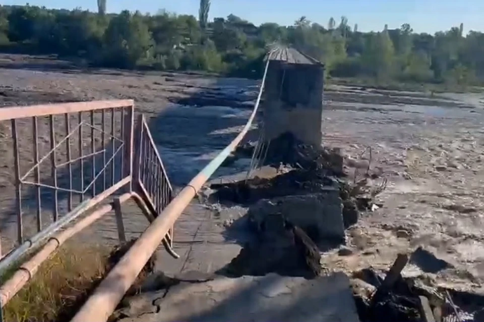 Сильные дожди в Дагестане разрушили часть старинного моста через реку Чирагчай. Фото: стоп-кадр видео ГАИ Дагестана.