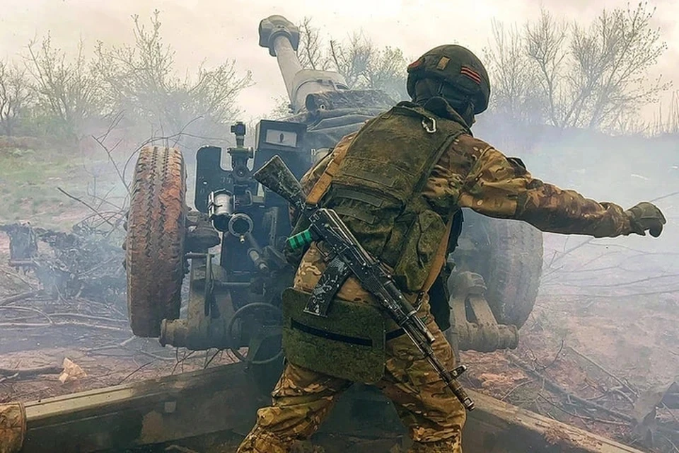 Российские военнослужащие бьют по позициям ВСУ.