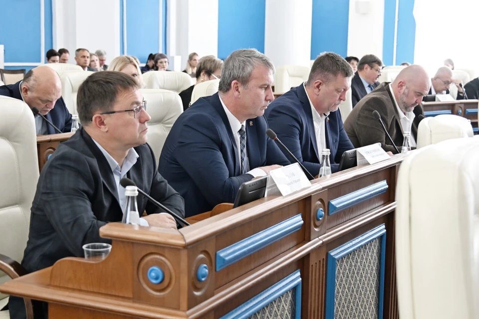 Депутаты рассмотрели несколько важных для севастопольцев законов. Фото: пресс-служба Заксобрания Севастополя