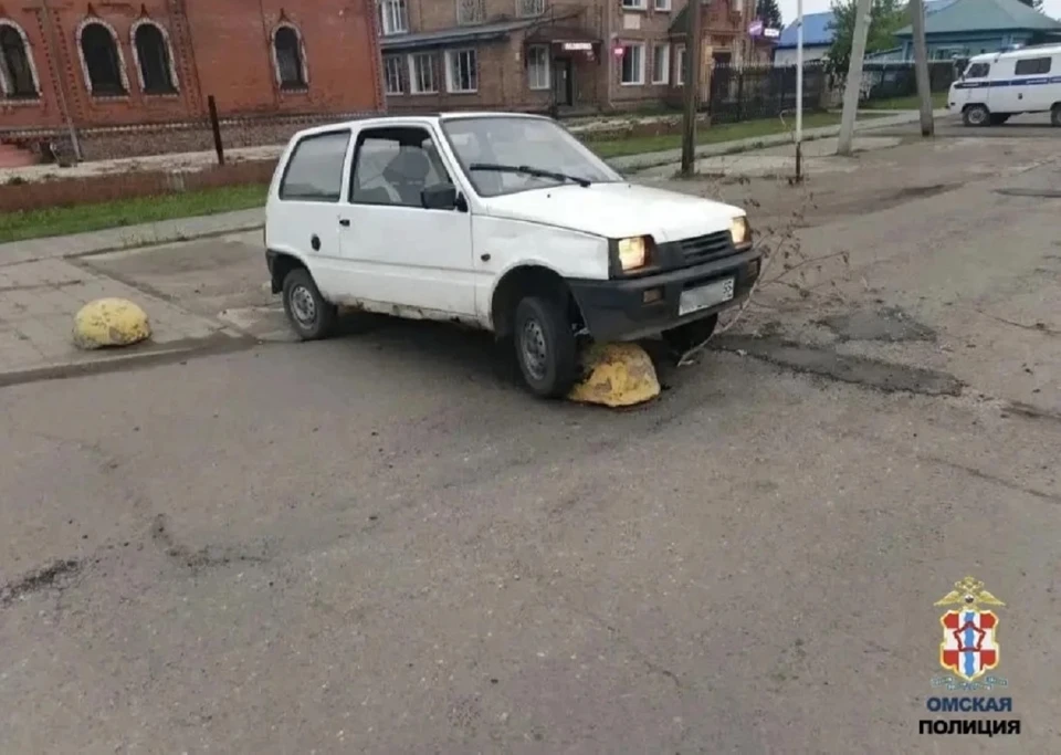 Одна из угнанных студентом машин нашлась в центре Муромцево. Фото: ОМВД России по Муромцевскому району