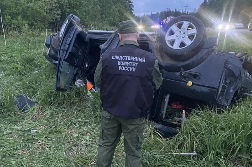 Грузовик с лопнувшим колесом снес Land Rover под Нижними Сергами. Фото: СУ СКР по Свердловской области