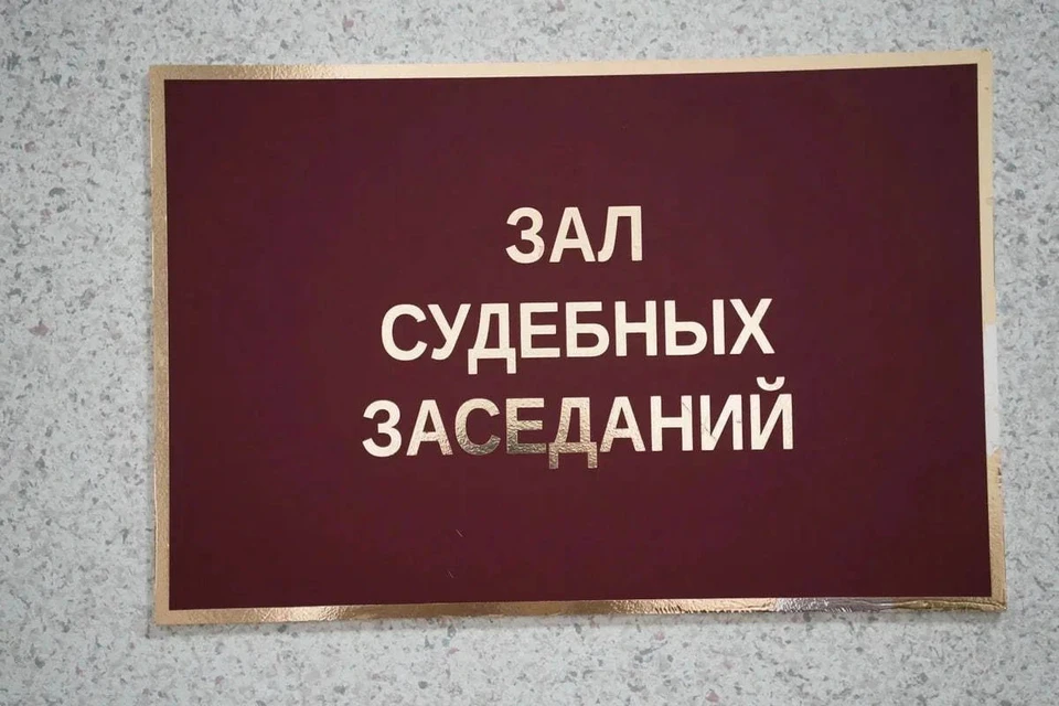 Лидер группы лично вовлек в занятие проституцией трех девушек, используя уговоры, обещания высокого заработка и принуждение